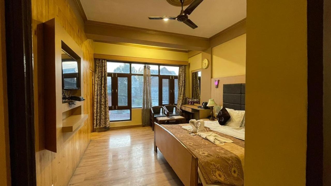 Hotel New Mamta Srinagar  Exterior photo